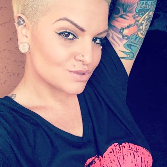 Meet your Posher, Amanda - Picture 1 of 1